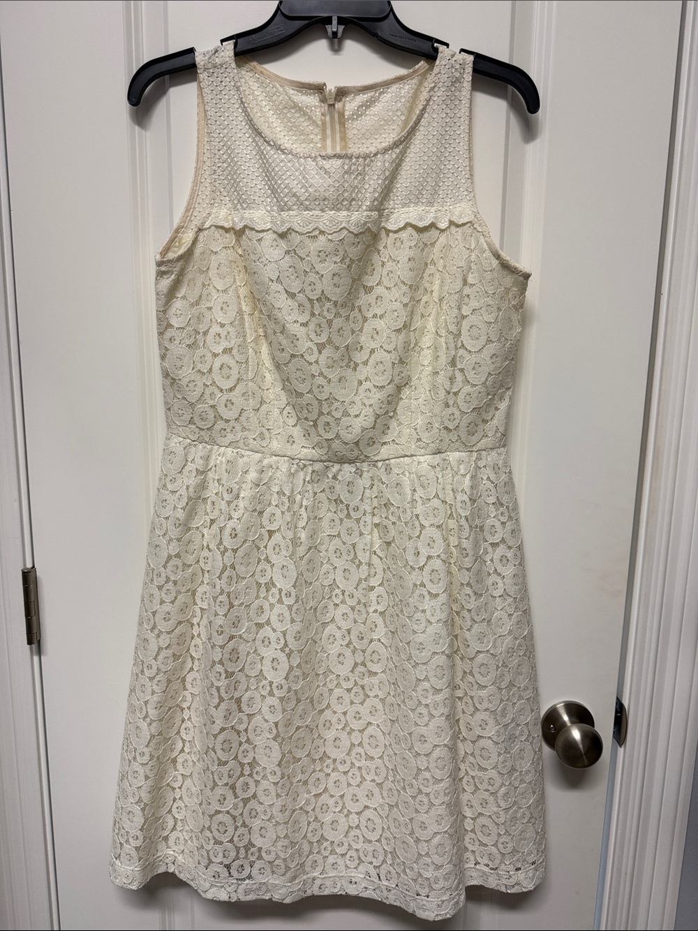 DR Collection Ivory Lace Sleeveless Dress Size 10
